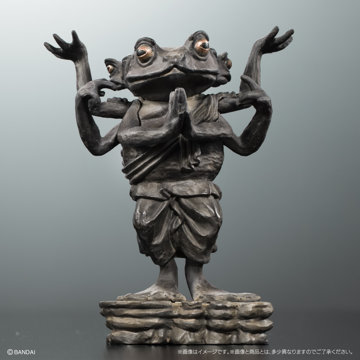 カエルの阿修羅像（木像カラー）