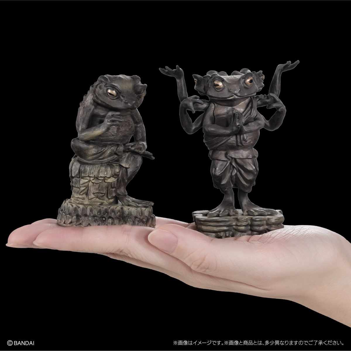 ART　IN　GASHAPON　カエルの弥勒菩薩像と阿修羅像